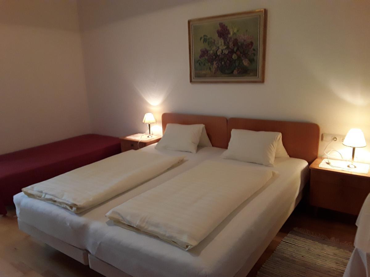 Gaestehaus Kuchernig เฟิลเคอร์มาร์คท์ ภายนอก รูปภาพ